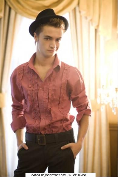 :hi: uite cateva poze  de la megastar.