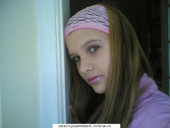 deci sunt laura am 17 ani shi sunt din am ochii verzi :) satena shi de gasca acum sa va cunosc shi