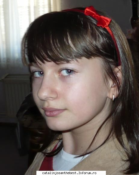 deci....m numesk claudia dar mi se spune 13 ani sunt din o super mega-fana :rotfl:  :hi:  :hi:  :hi: